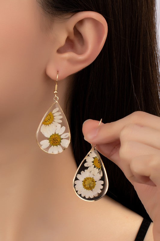 Teardrop resin earrings with dried flowers